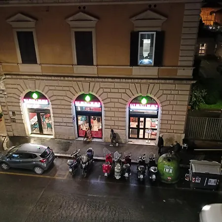 - Termini House Apartman *